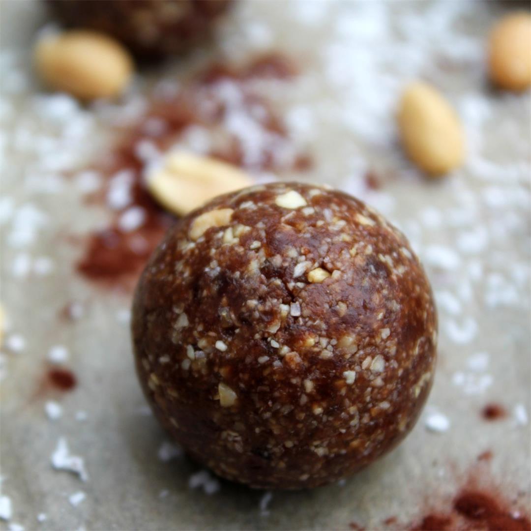 No-Bake Chocolate Peanut Energy Balls