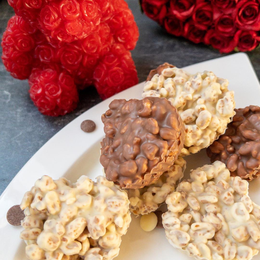 Puffed rice hearts with two kinds of chocolate
