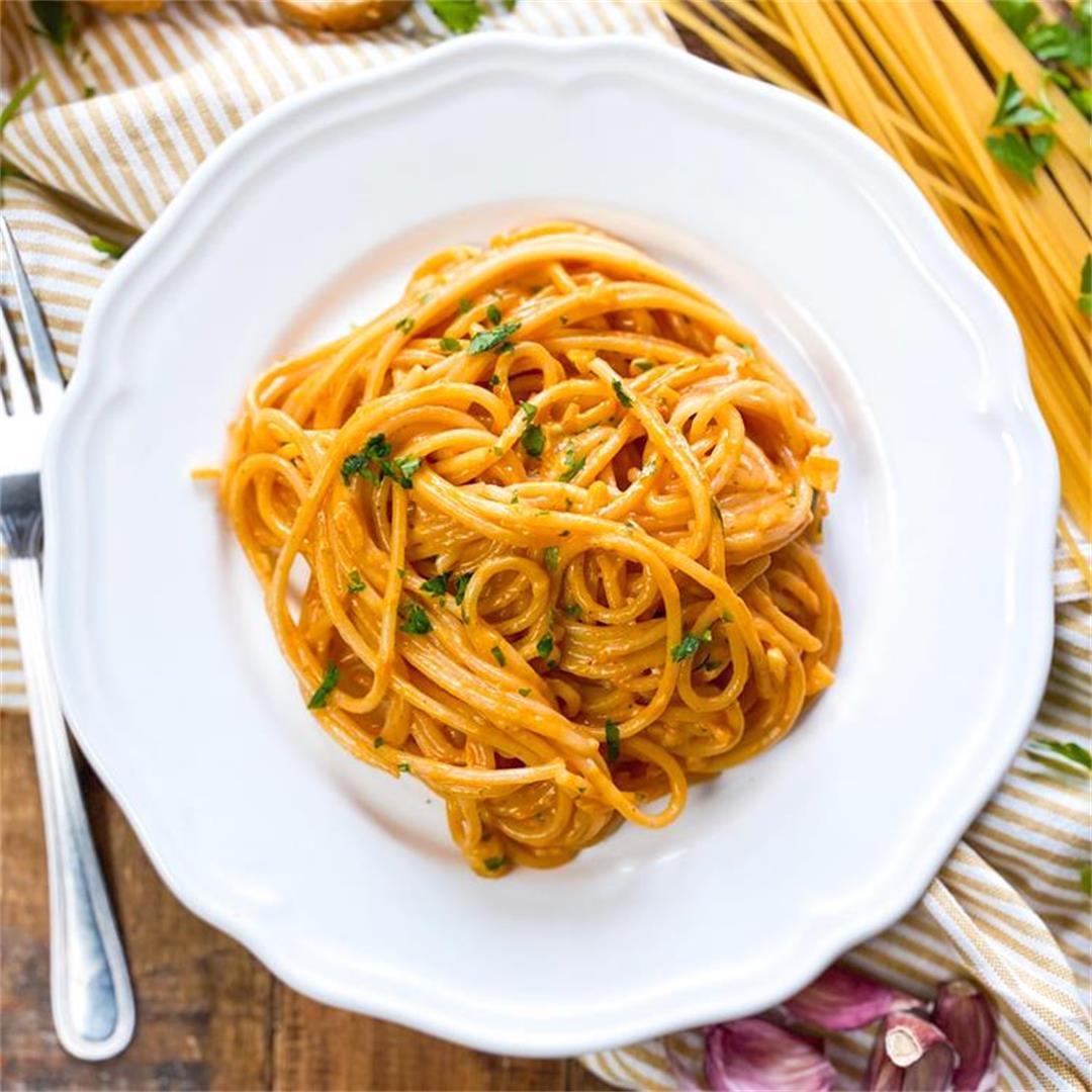 Creamy Garlic & Paprika Spaghetti | Easy 20 Minute Recipe