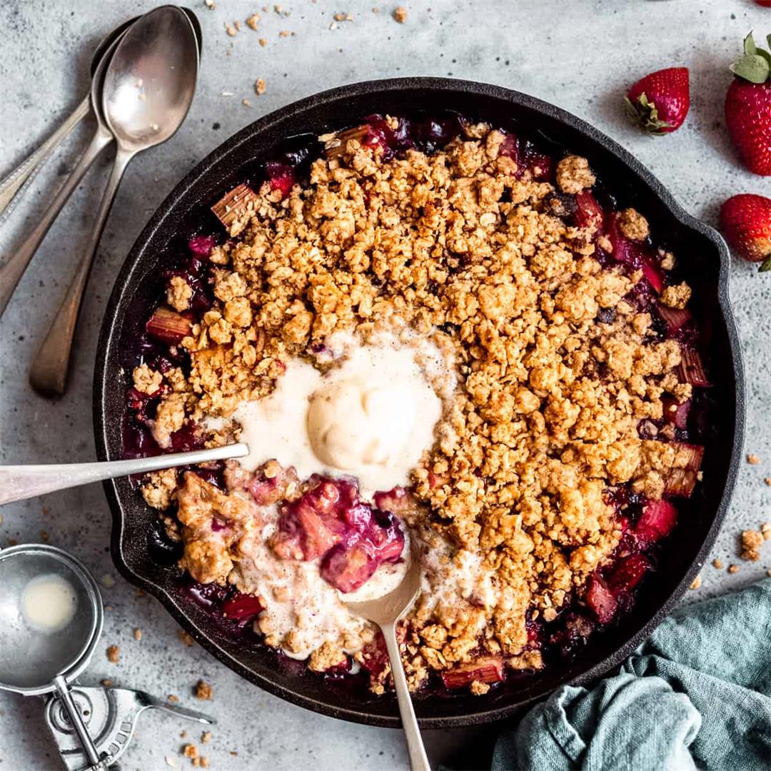 Easy Homemade Rhubarb And Ginger Crumble