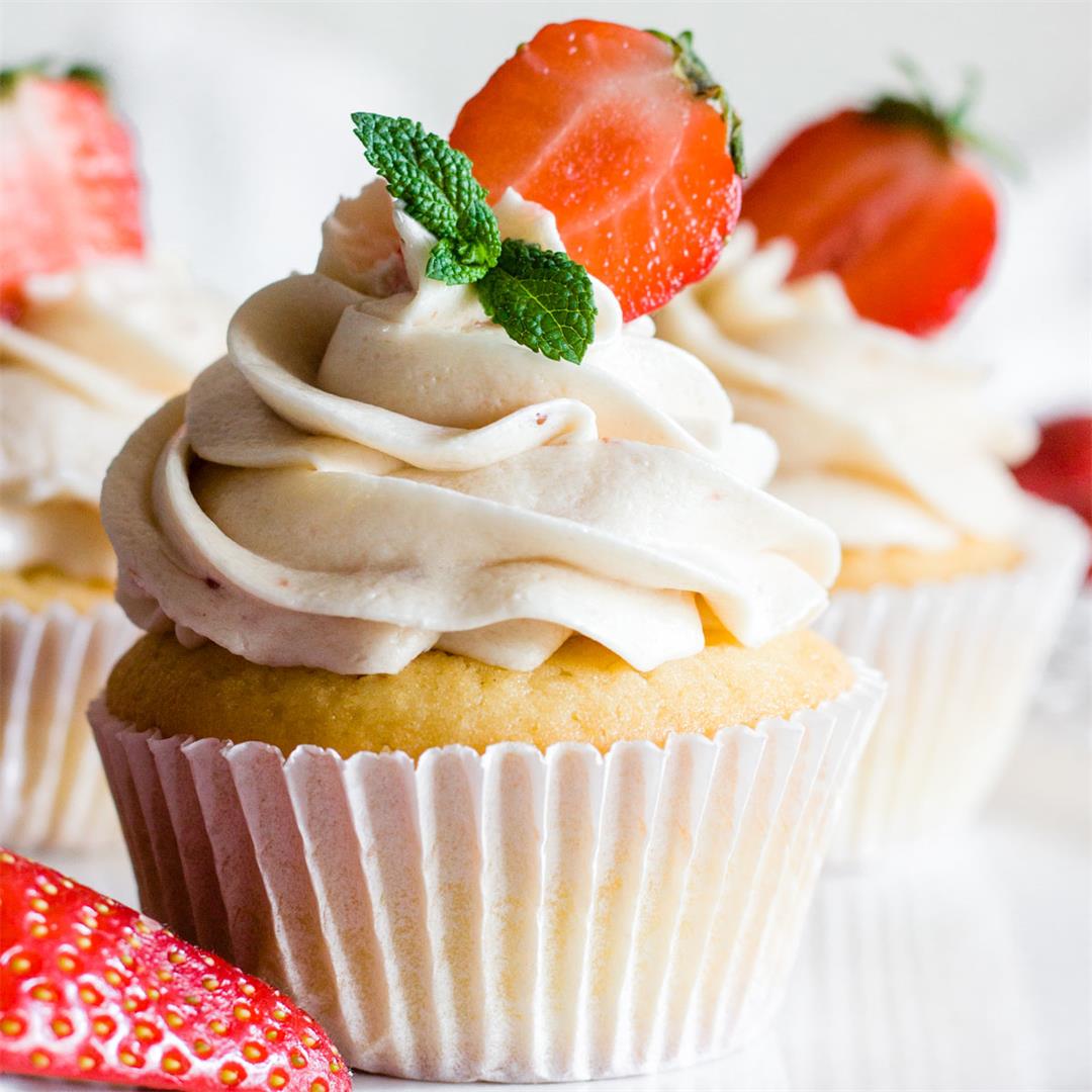 Easy Strawberry Filled Cupcakes