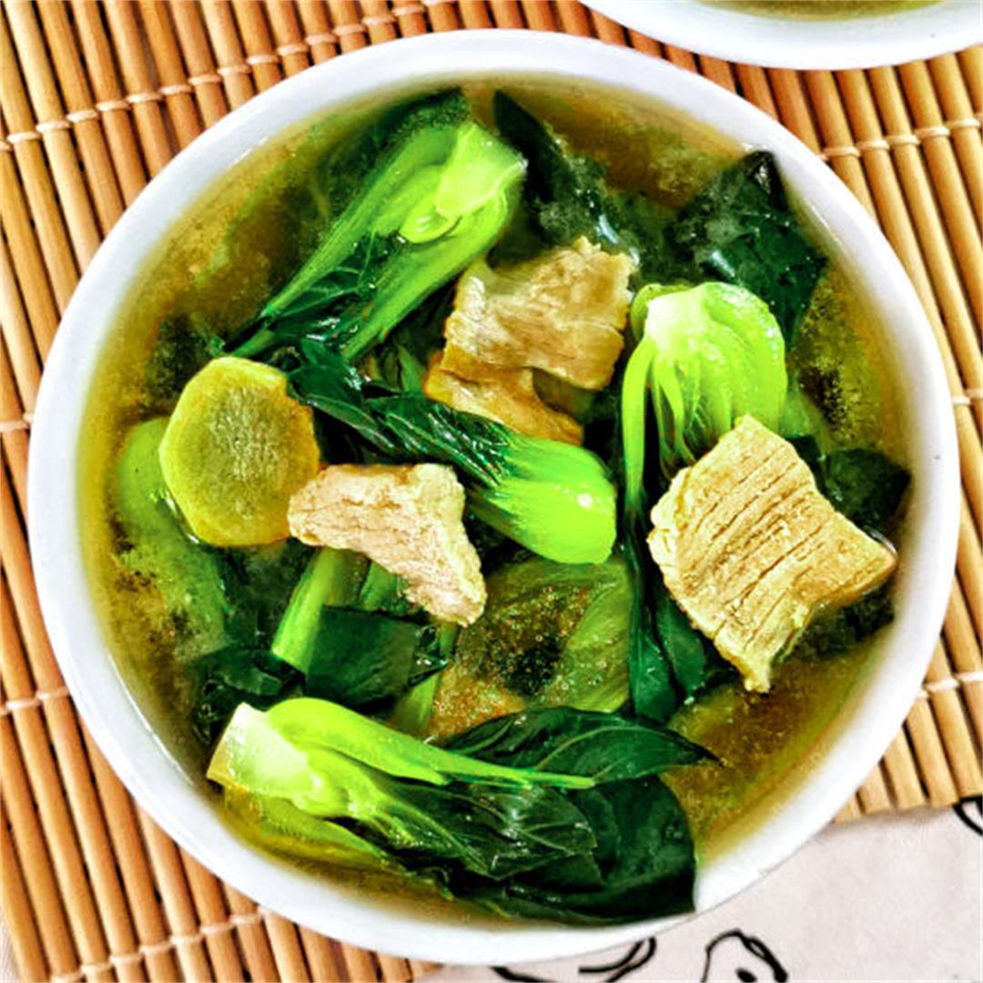 Bok choy soup with pork
