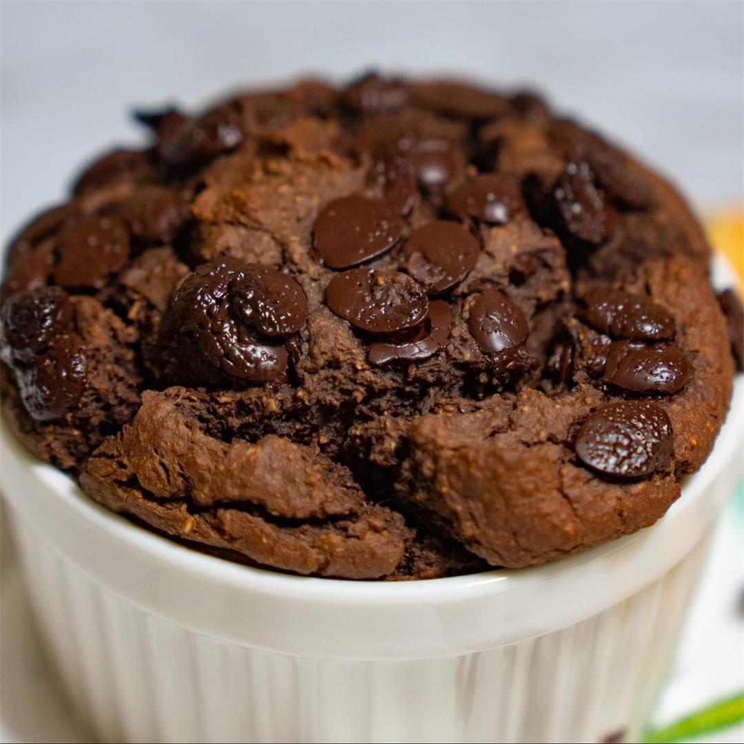 CHOCOLATE CAKE BAKED OATS (gluten-free, high-protein)
