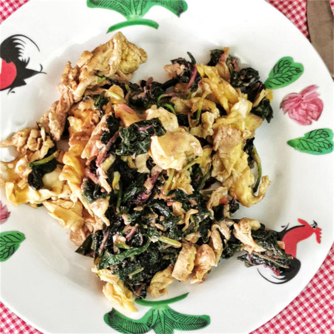 Spinach and egg scramble with an Asian twist