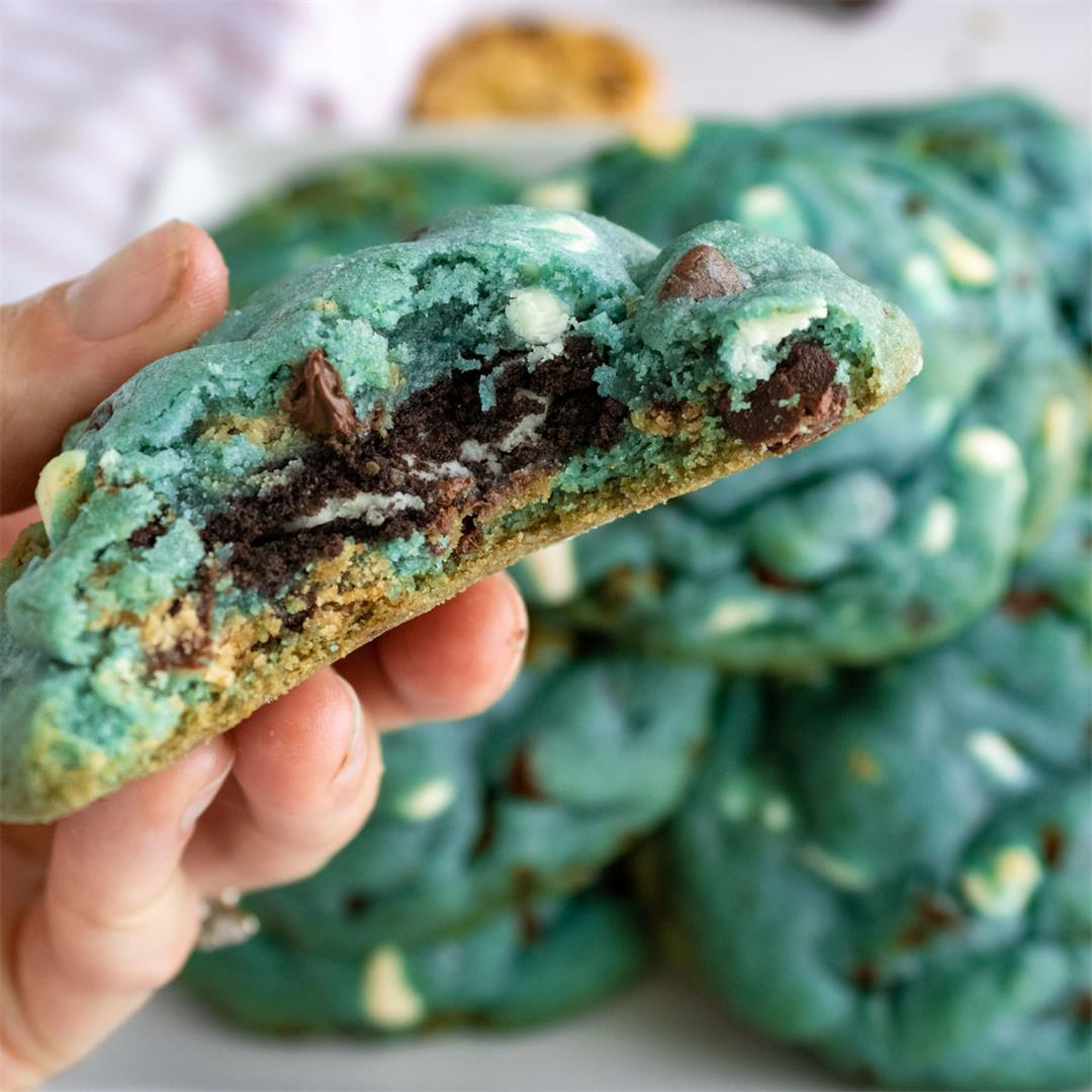 Cookie Monster Cookies (stuffed cookies)