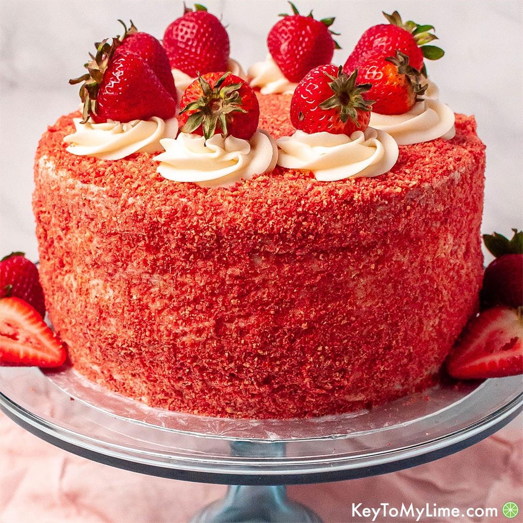 BEST Easy Strawberry Crunch Cake Recipe {VIDEO}