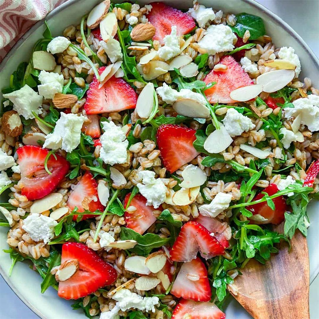 Strawberry Arugula Salad with Goat Cheese and Farro