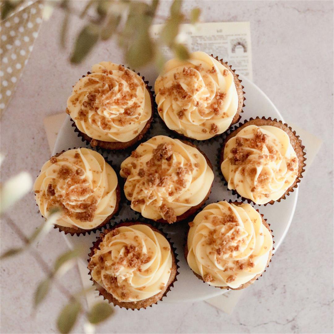 Apple crumble cupcakes with white chocolate buttercream
