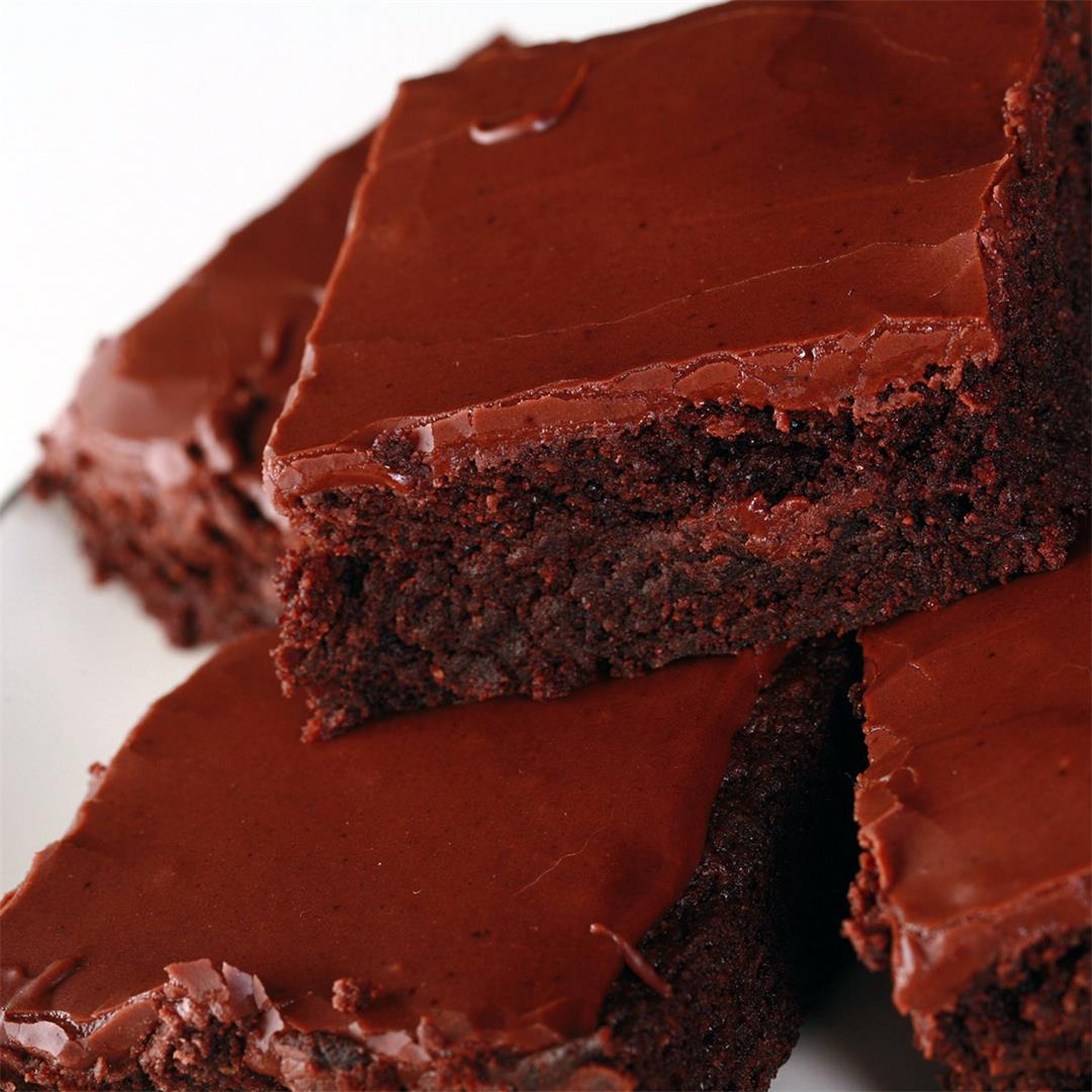 Easy Gluten Free Brownies Recipe [Thick, Fudgy, & Rich!]