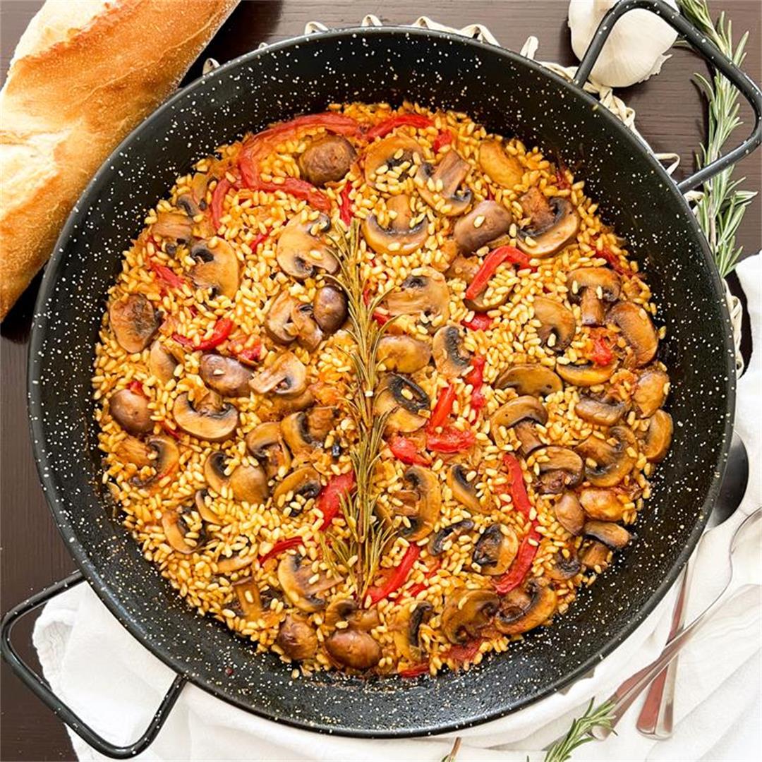 Paella-Style Mushroom & Pepper Rice