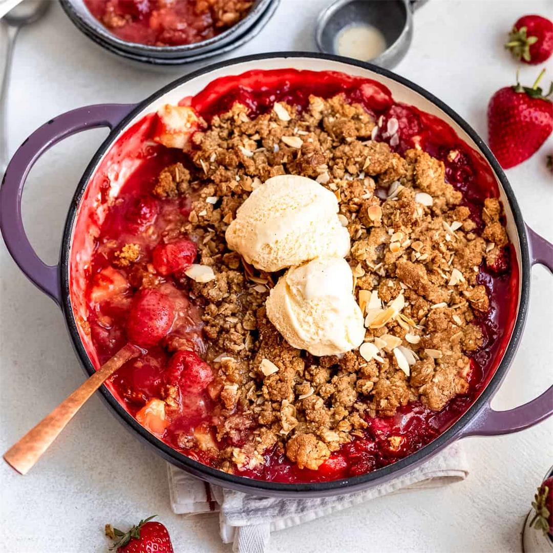 Easy Old Fashioned Apple and Strawberry Crumble