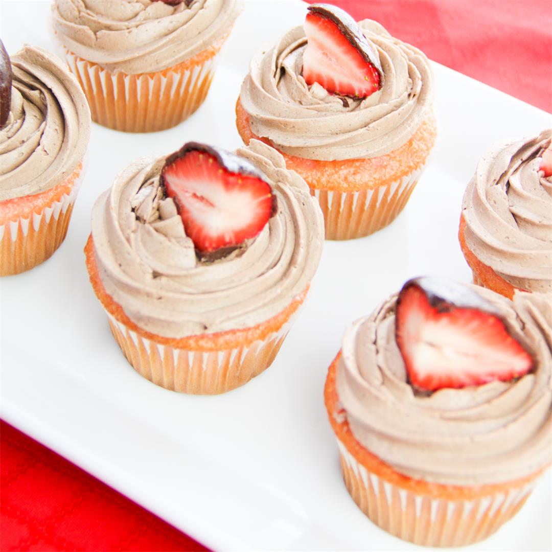 Chocolate Covered Strawberries Cupcakes - Cake Mix Recipes