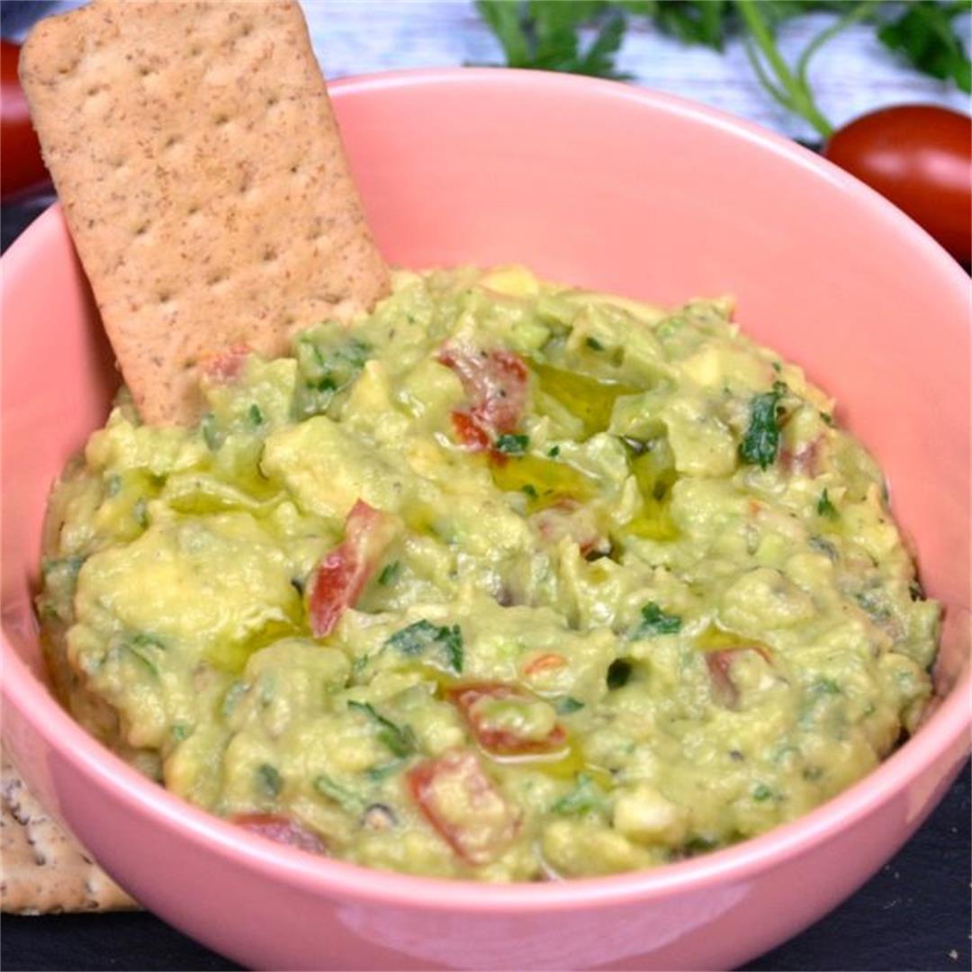 Best Vegan Guacamole Recipe-With Onion, Tomato and Lime