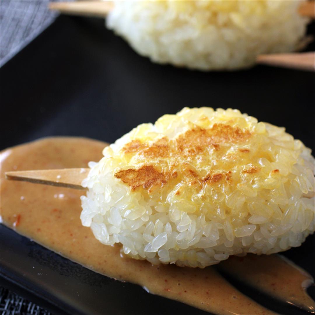Sticky rice skewers with peanut sauce