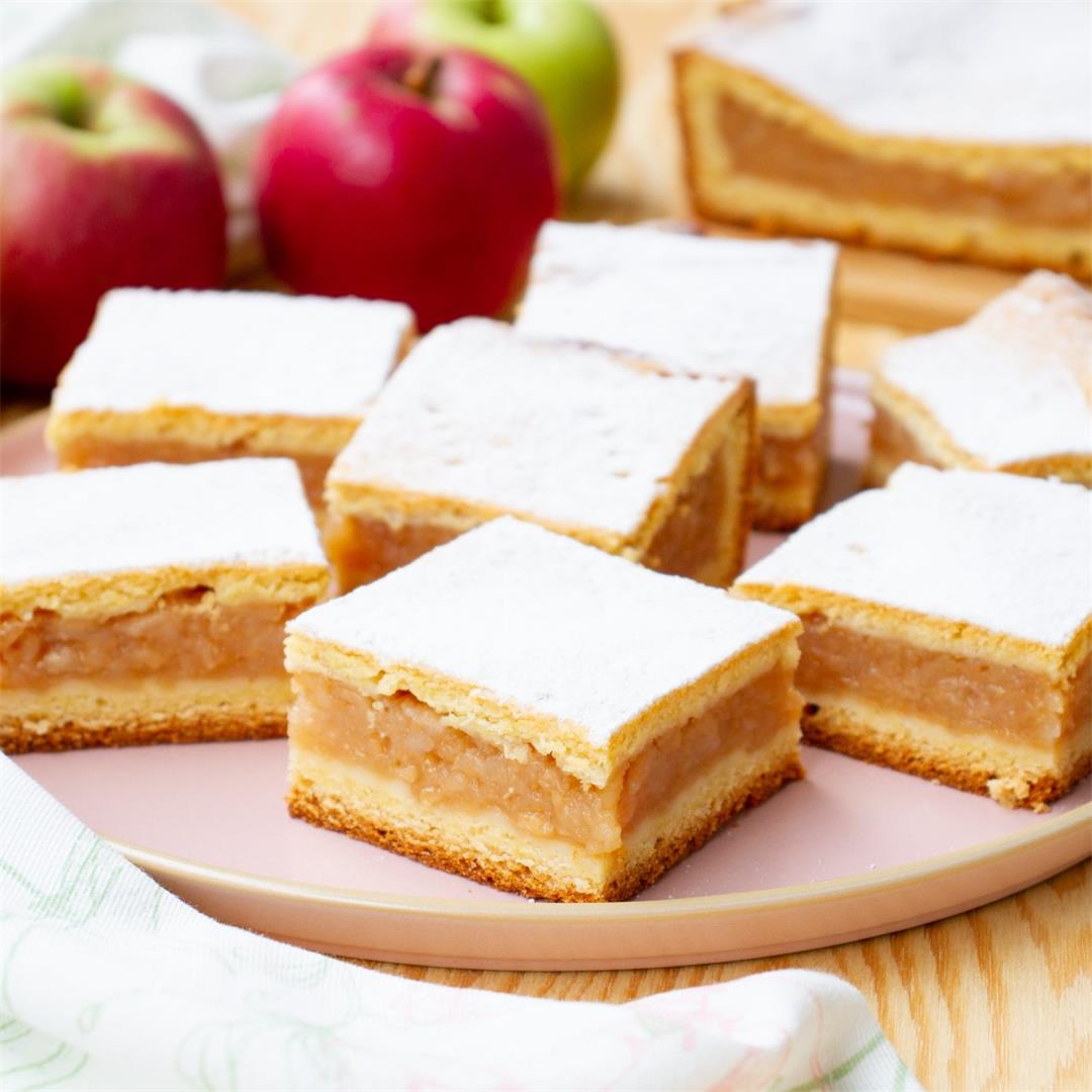 Apple pie on shortcrust-yeast pastry ⋆ MeCooks Blog