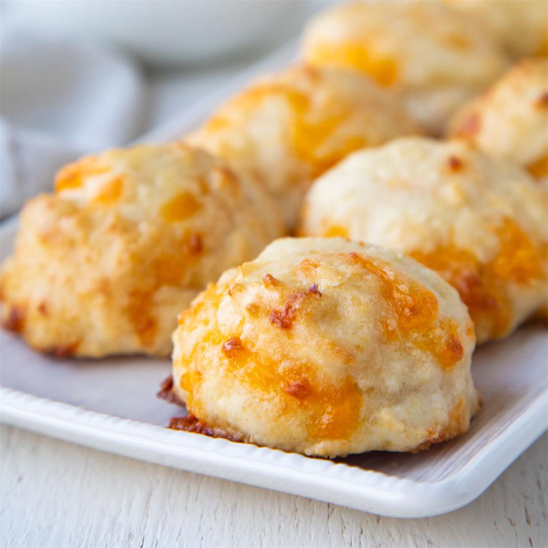 Easy Bisquick Cheddar Biscuits