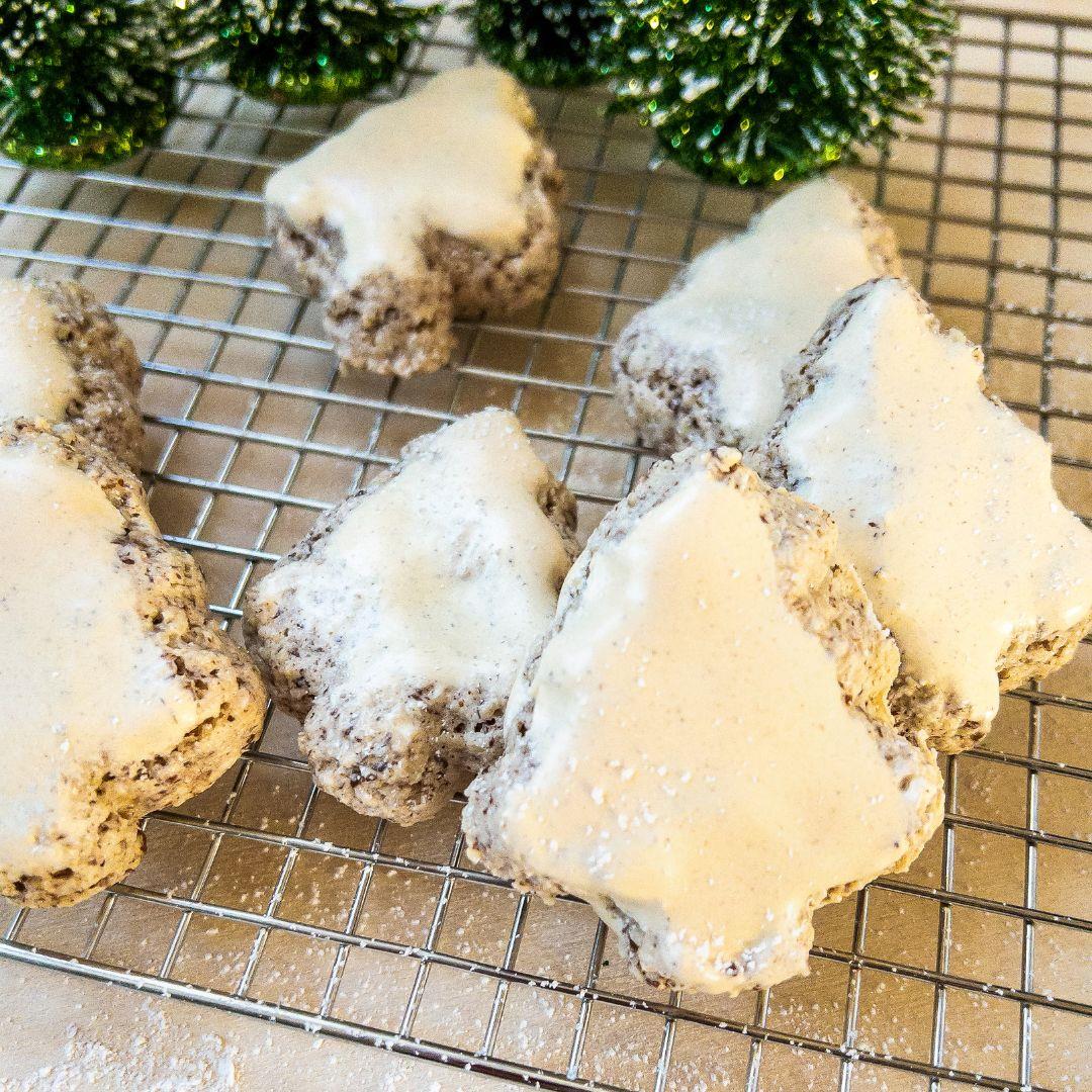 Tree shaped cinnamon cookies