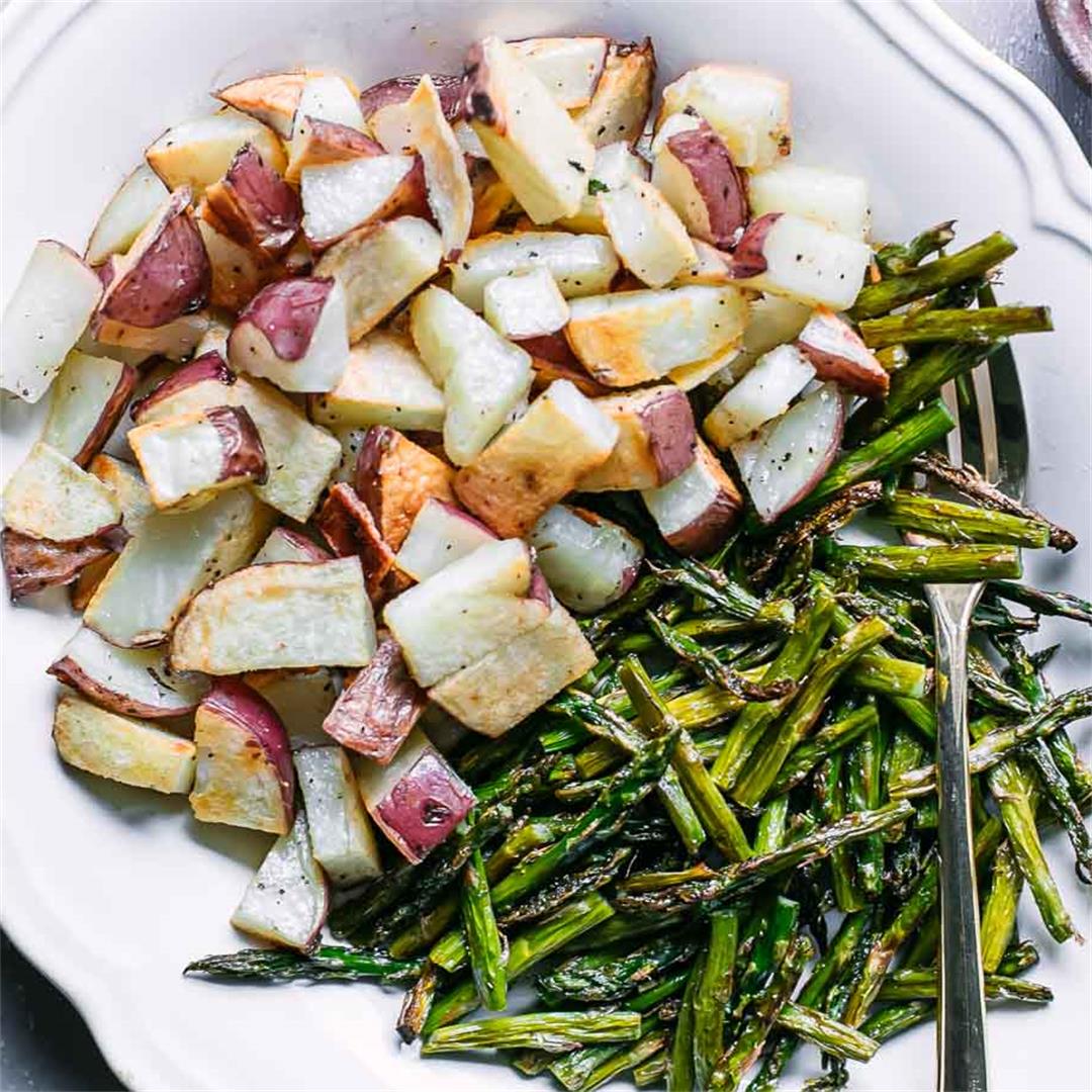 Roasted Potatoes and Asparagus ⋆ 5 Ingredients + 40 Minutes!