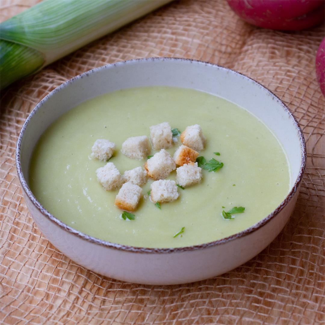 Creamy leek and potato soup ⋆ MeCooks Blog