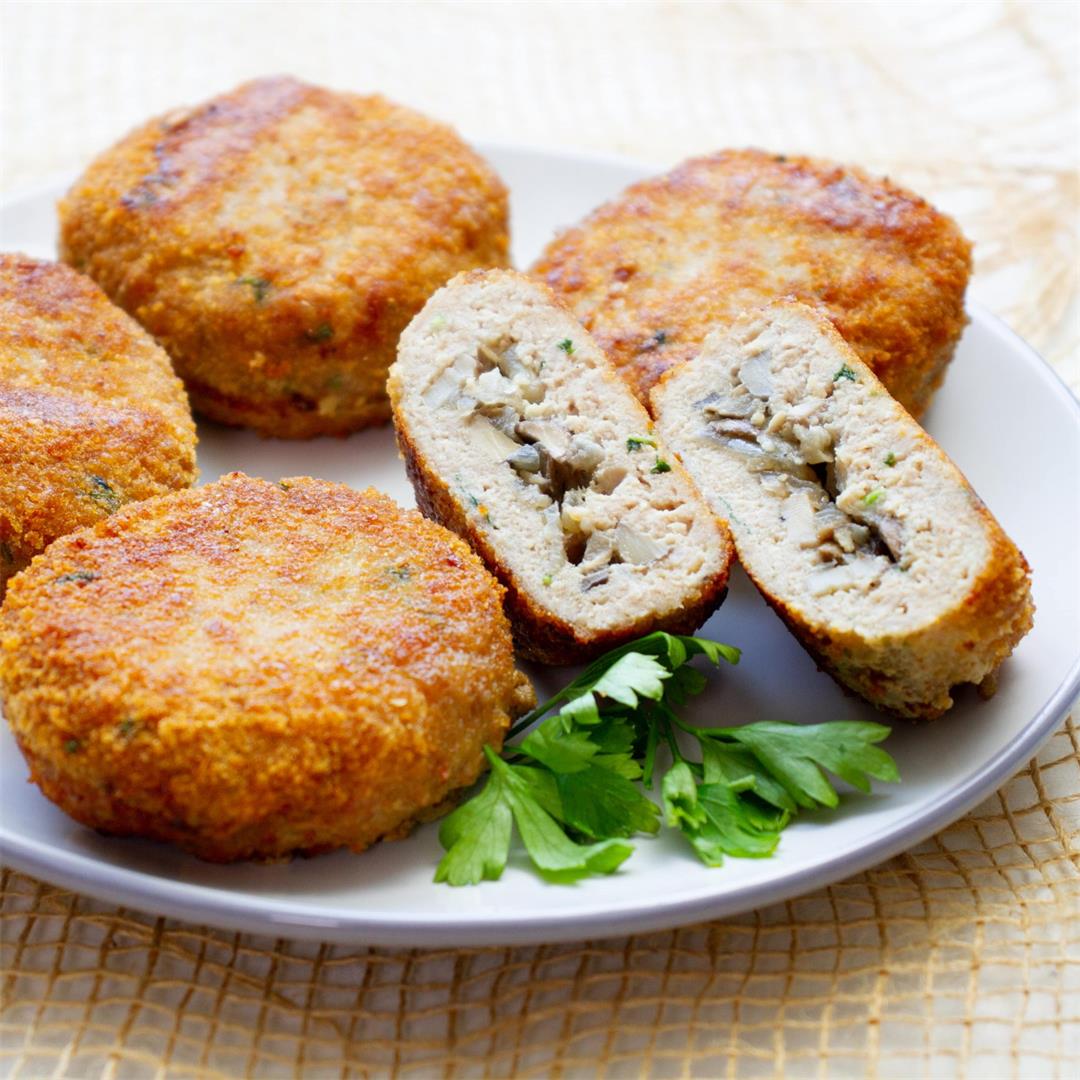 Minced meat cakes stuffed with mushrooms ⋆ MeCooks Blog