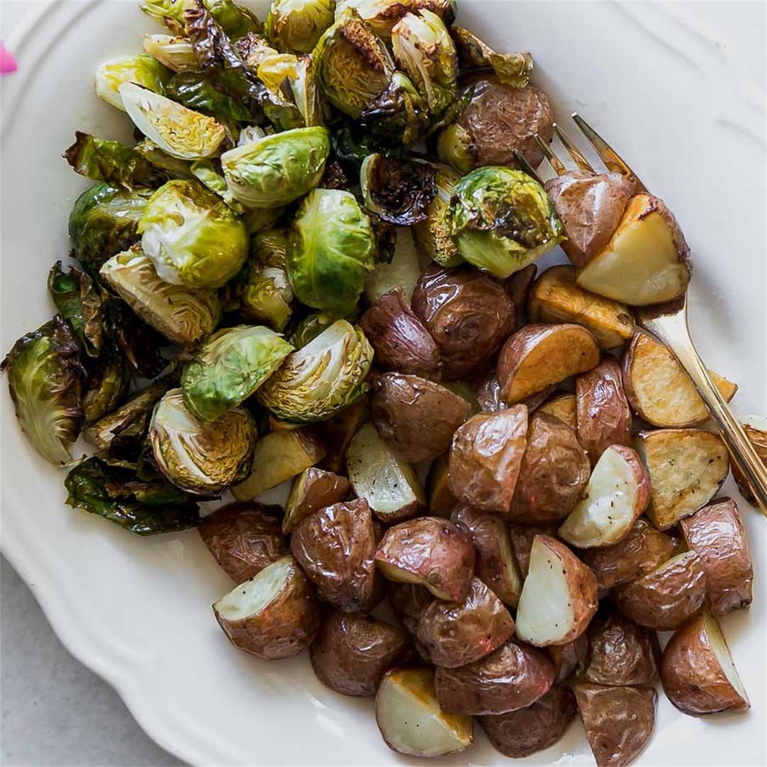Roasted Brussels Sprouts and Potatoes ⋆ 5 Ingredients, 35 Mins
