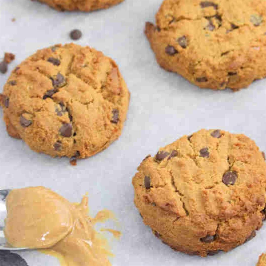 Peanut Butter Chocolate Chip Protein Cookies