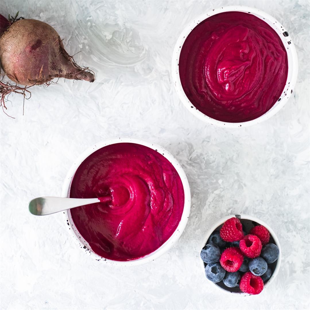 Berry Beet Smoothie Bowl