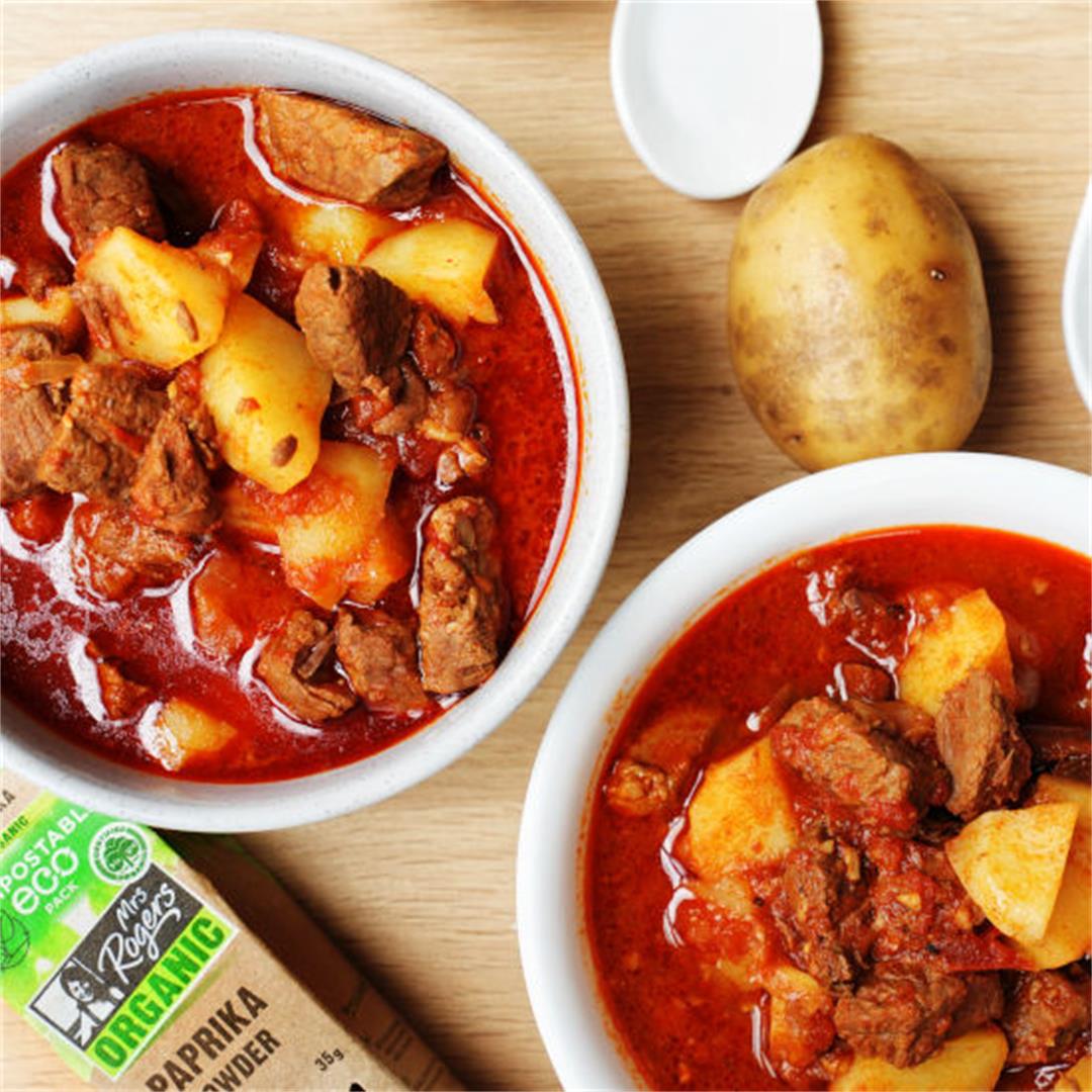 Slow cooker goulash with beef- a classic easy recipe