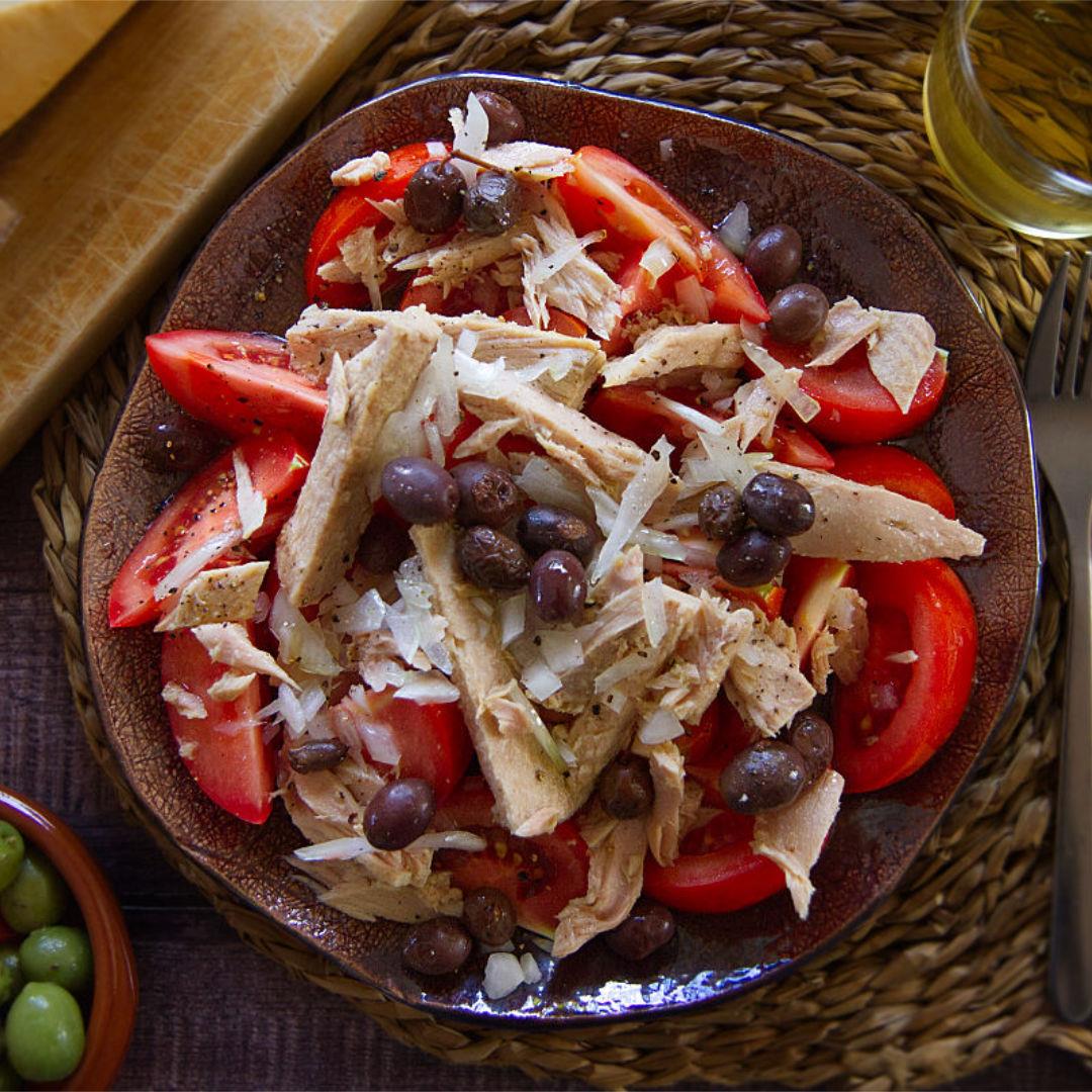 Effortless 3-Minute Spanish-Style Tuna Tomato Salad Recipe