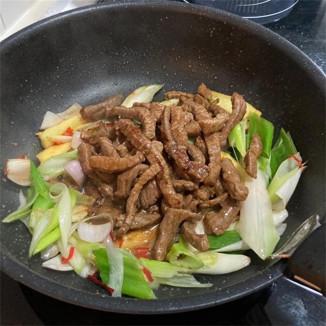 A Simple, Saucy Leek and Beef stir fry