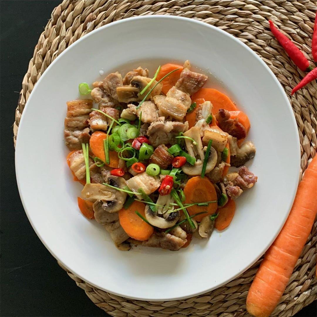 Stir Fry Pork Belly with Mushrooms and Carrots