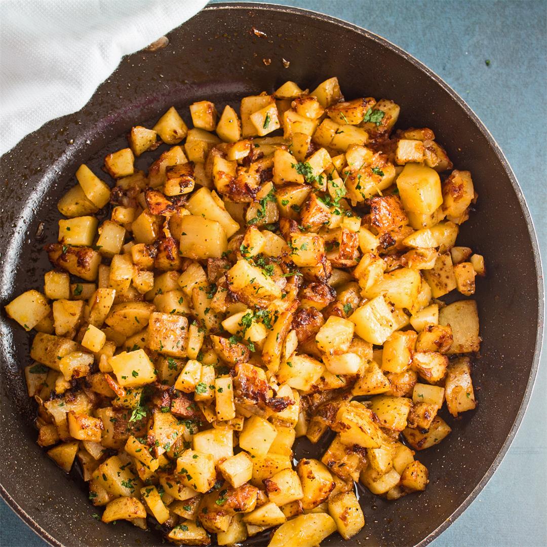 Delicious Fried Potatoes & Onions: A Tasty Side Dish For Any Me