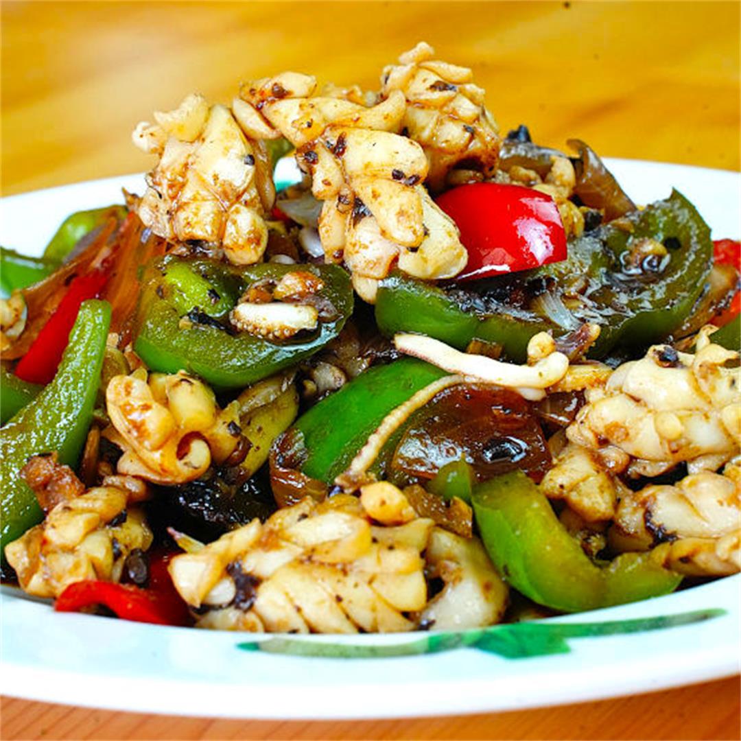 Stir-fried squid with black bean sauce (Chinese recipe)
