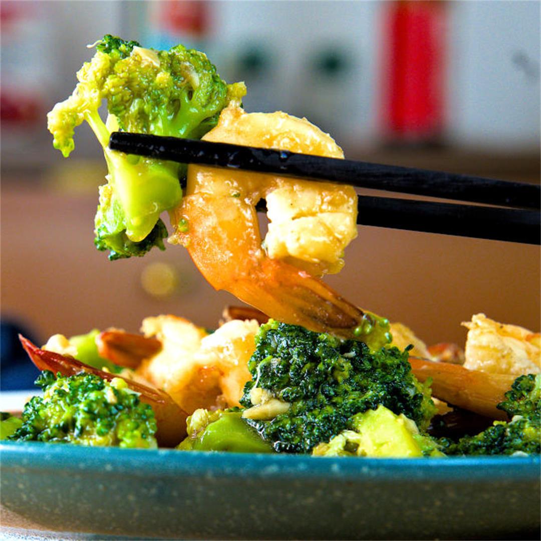 Shrimp and broccoli stir-fry- Easy recipe with garlic sauce