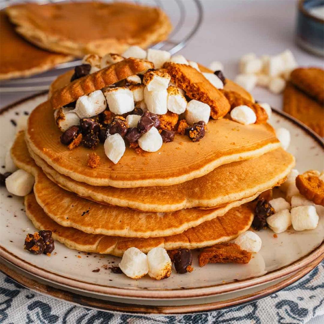 S'mores Pancakes (with Lotus Biscoff Cookies)