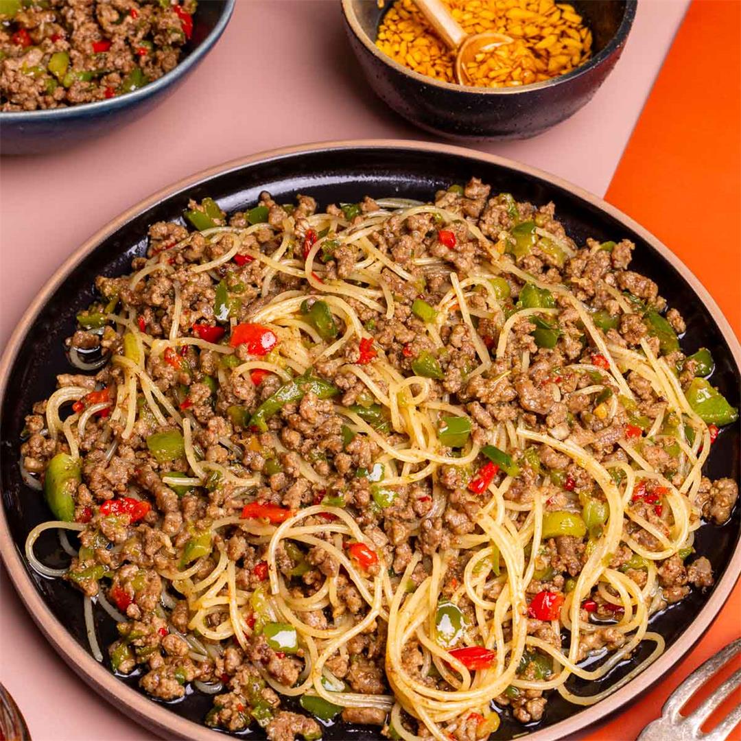 Chinese Pasta With Beef And Pepper