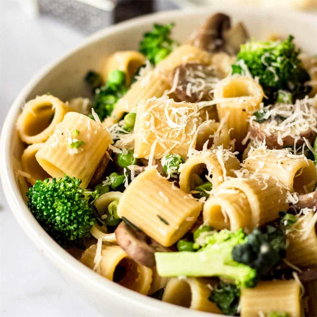 Creamy Pasta with Mushrooms & Broccoli (Vegan)