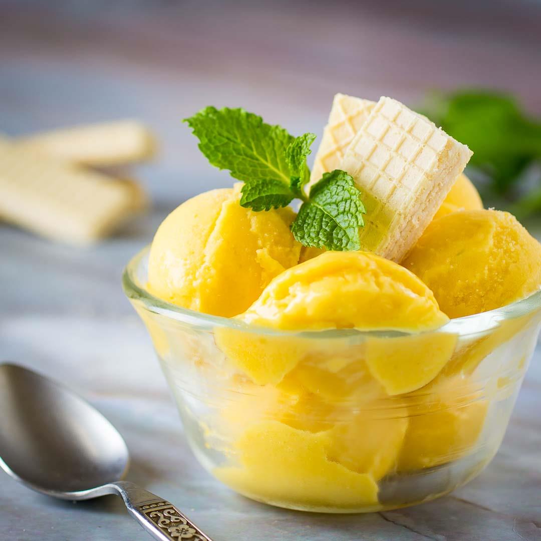 How to Make Easy Mango Frozen Yogurt (4 Ingredients)