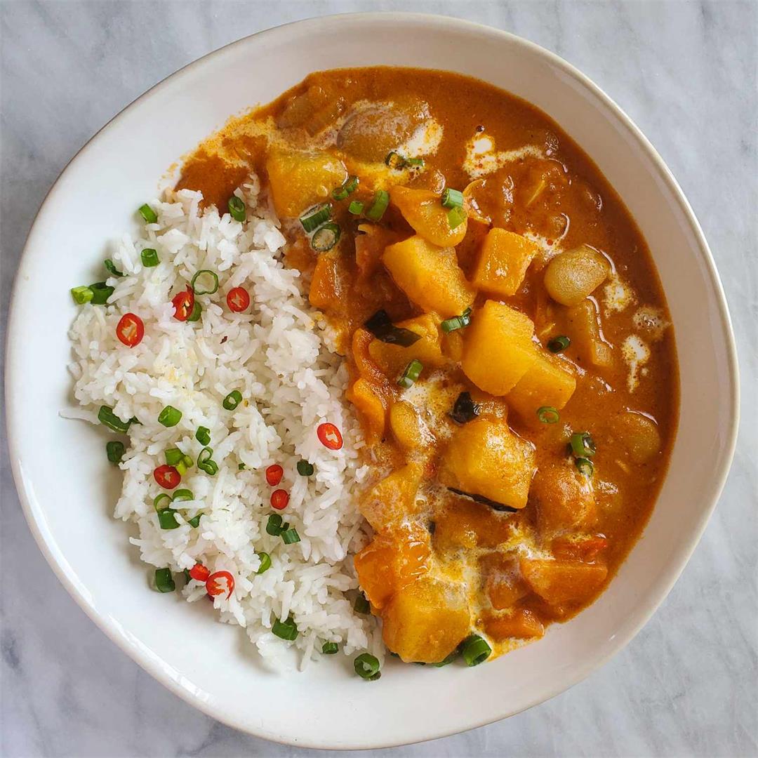 Spicy Coconut Potato & Butter Bean Red Curry