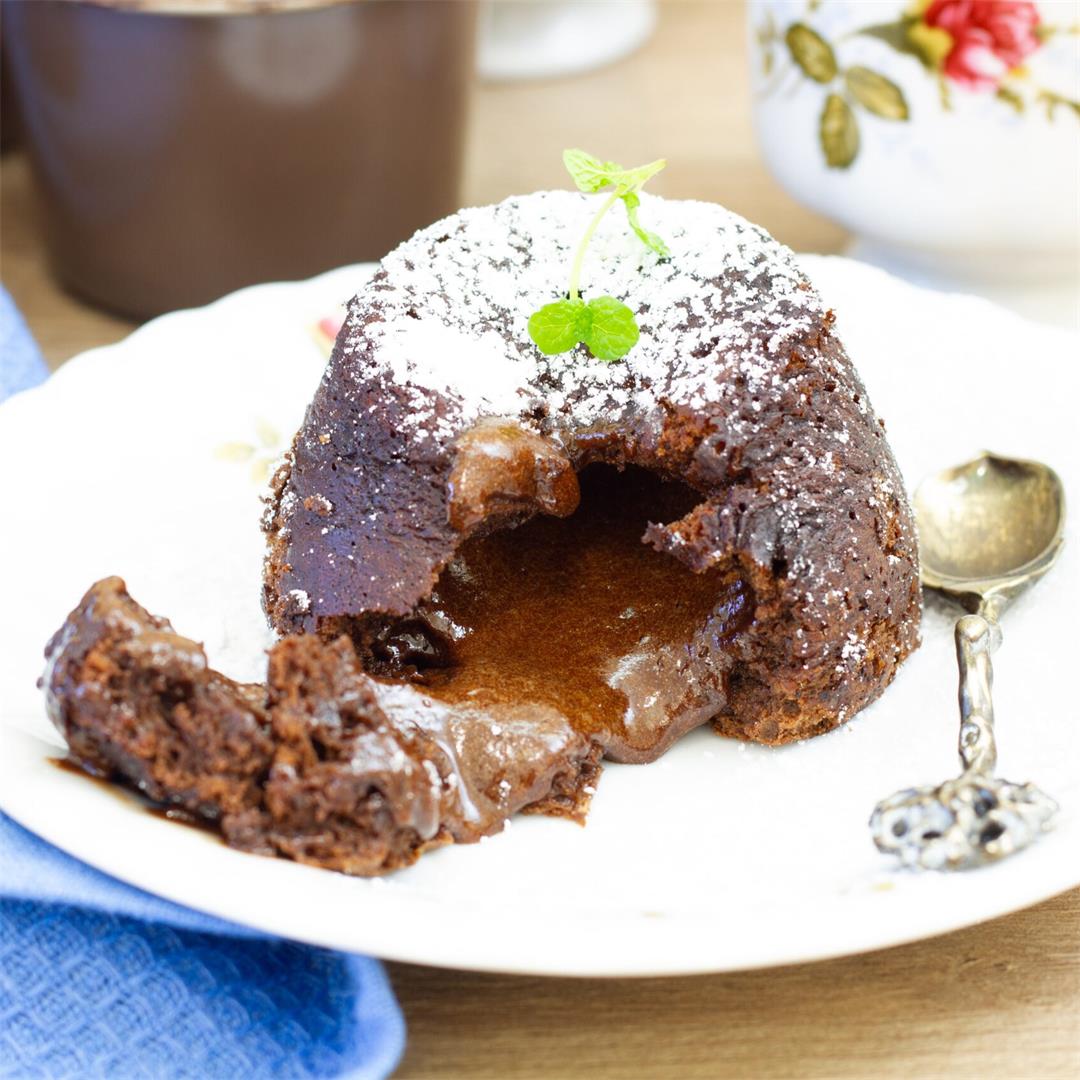 Lava cake (Molten Chocolate) ⋆ MeCooks Blog