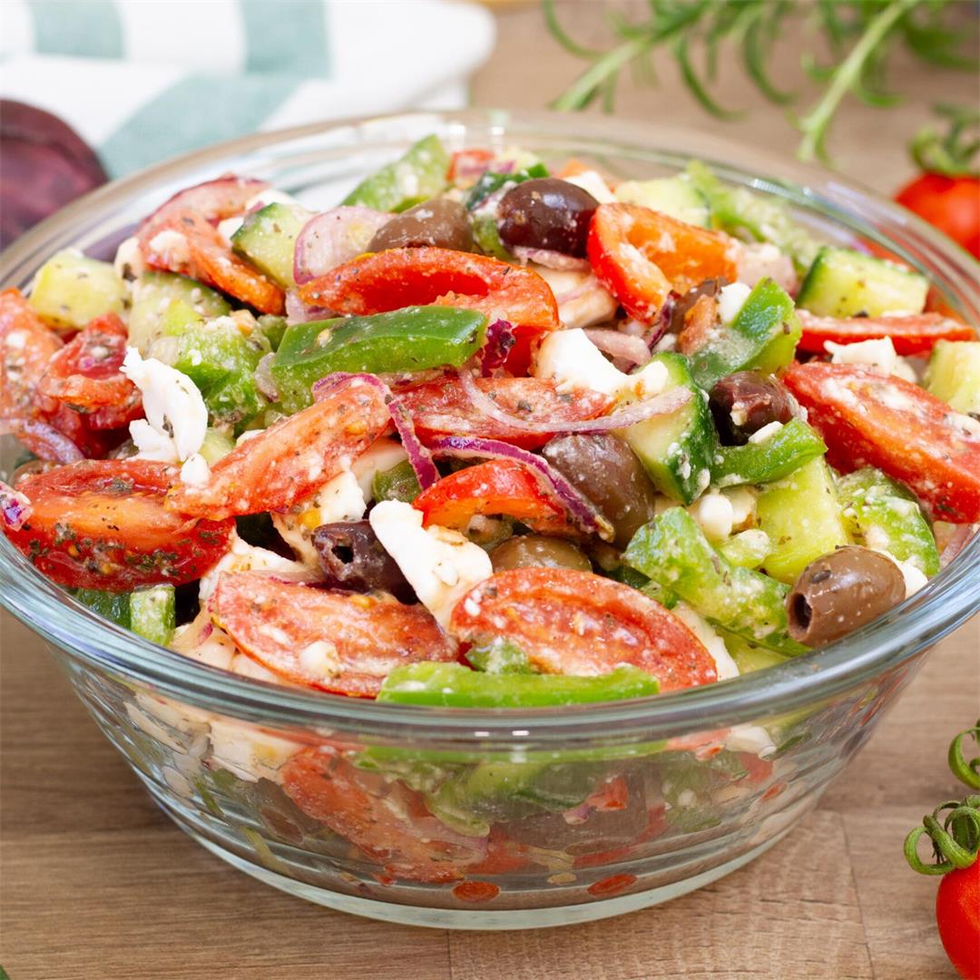 Greek salad ⋆ MeCooks Blog