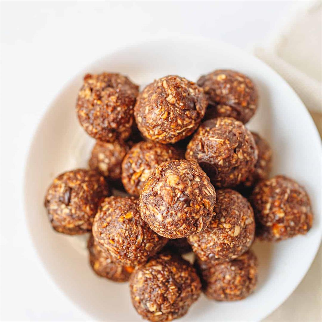 Easy Chocolate Peanut Butter Protein Balls