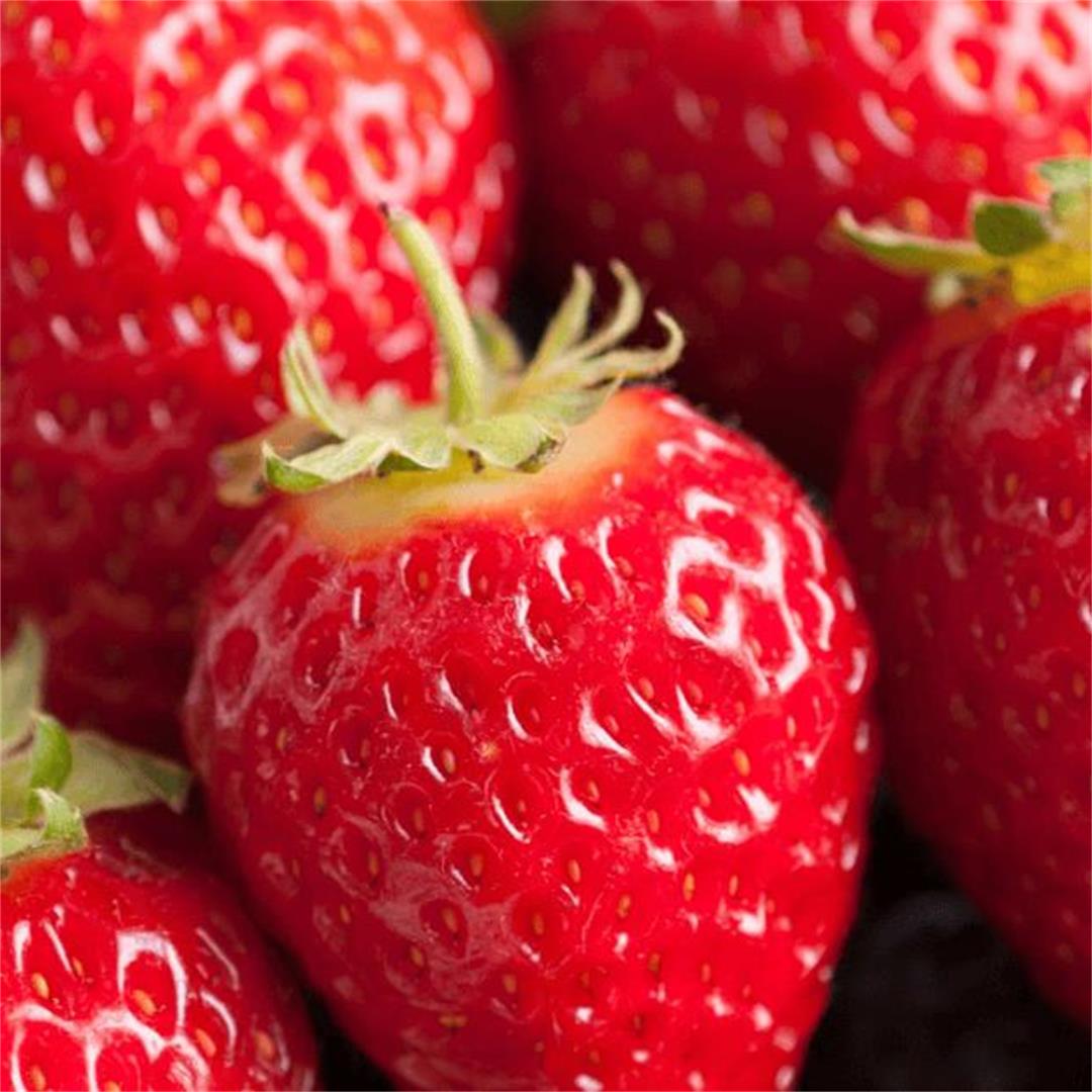 How to Freeze Strawberries (Step-By-Step Guide)
