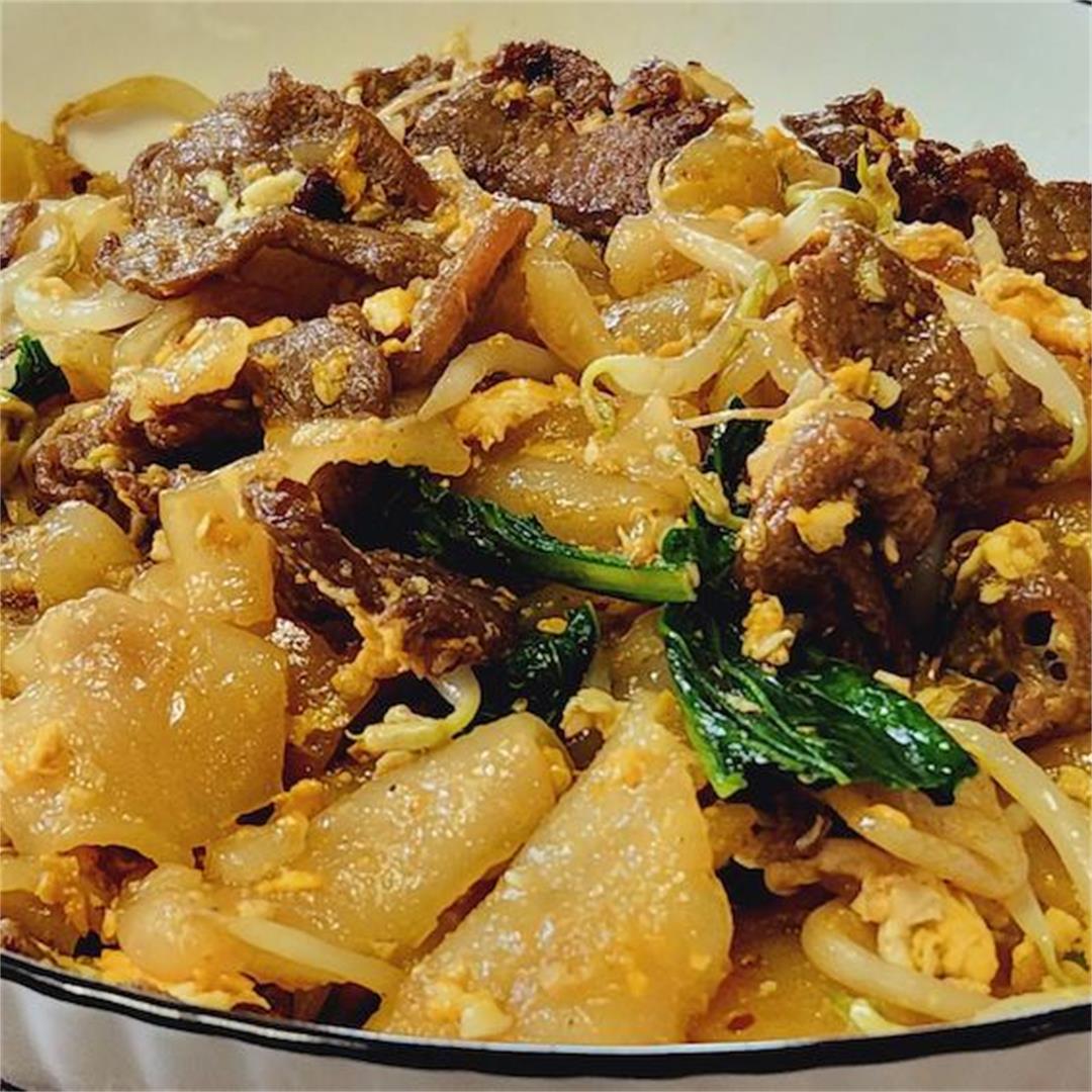 How to Make Quick and Easy Beef Chow Fun