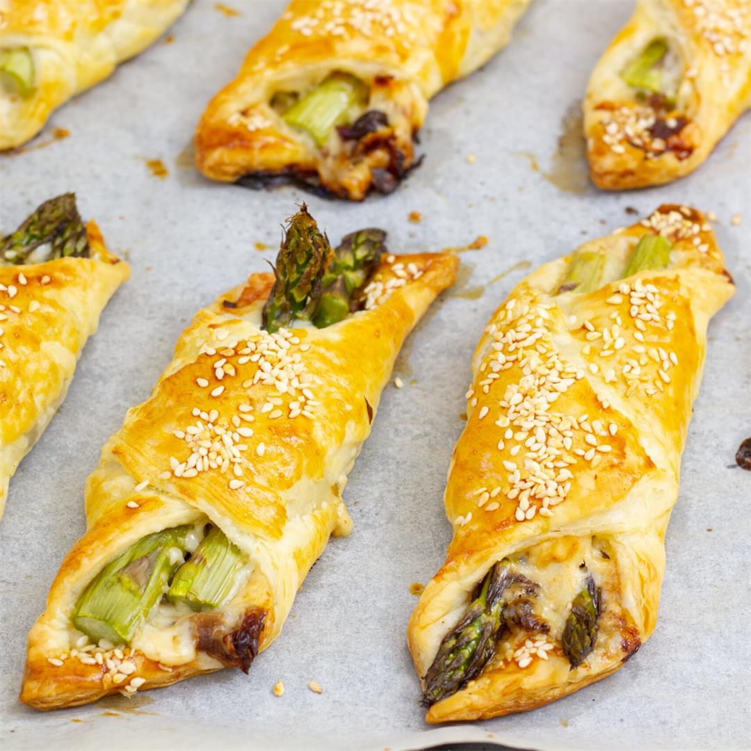 Asparagus in puff pastry with cheese and tomatoes ⋆ MeCooks Blo