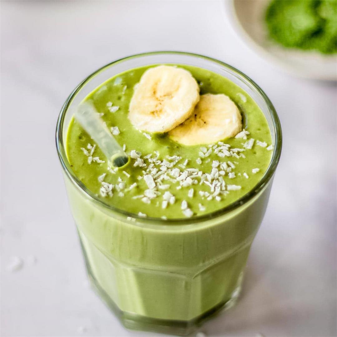 Best Easy Matcha Smoothie (5 Minutes)