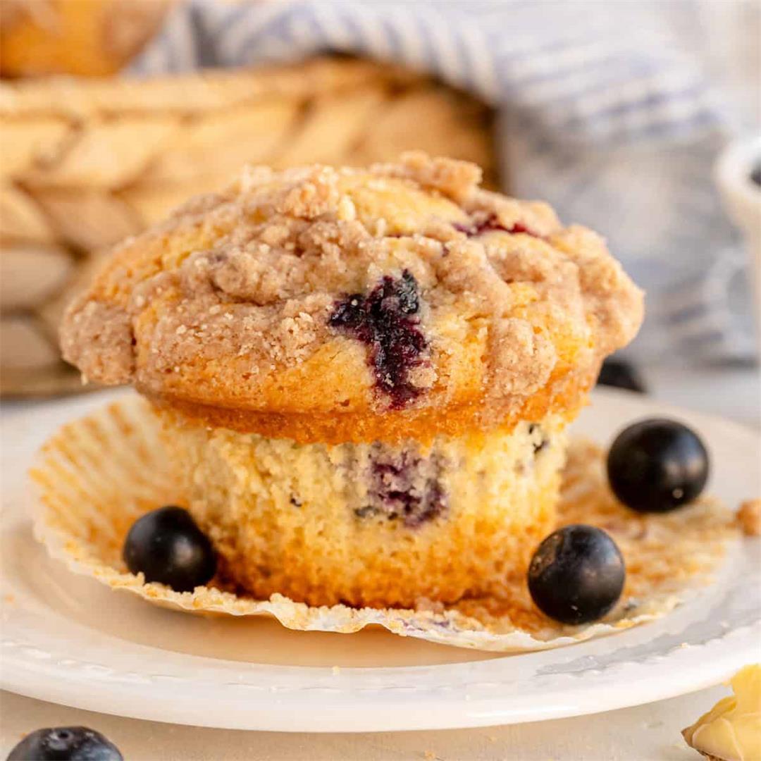 Homemade Blueberry Muffins with Crumb Topping