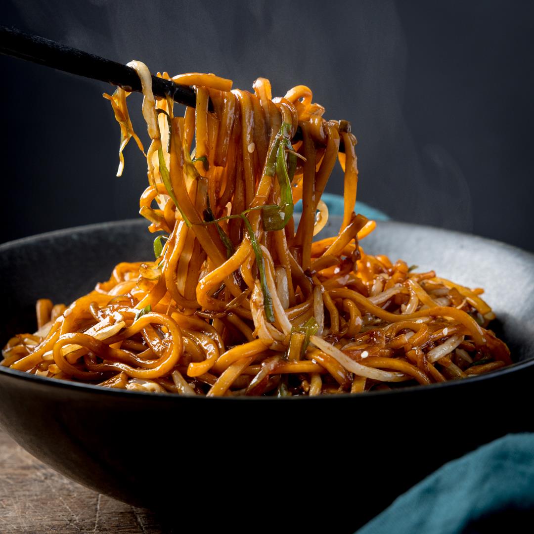 Basic stir-fried noodles with beansprouts