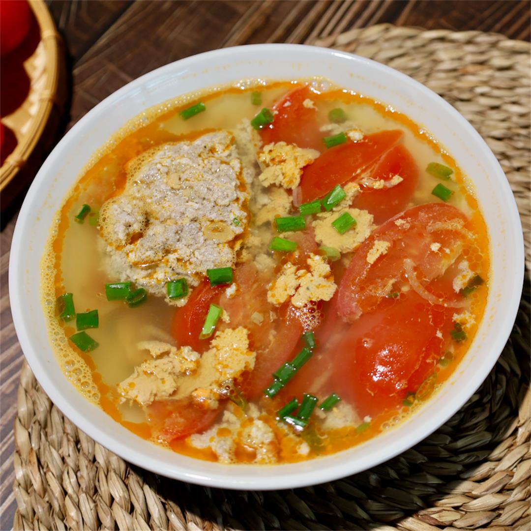 Vietnamese Tomato Crab Soup (Canh riêu cua)