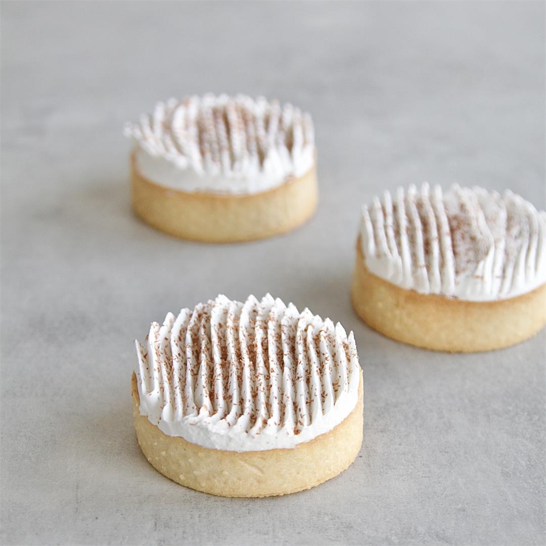 NIEMI: Vegan Pear Vanilla Tartelettes